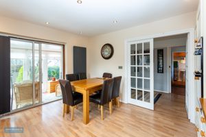 Kitchen/Breakfast Room- click for photo gallery